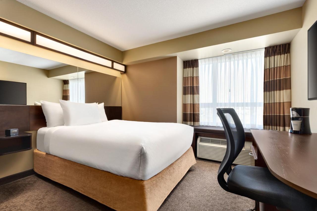 Microtel Inn & Suites By Wyndham Estevan Экстерьер фото