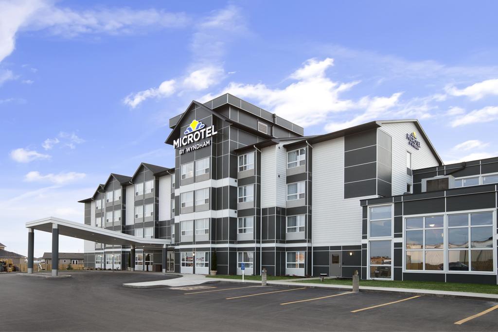 Microtel Inn & Suites By Wyndham Estevan Экстерьер фото