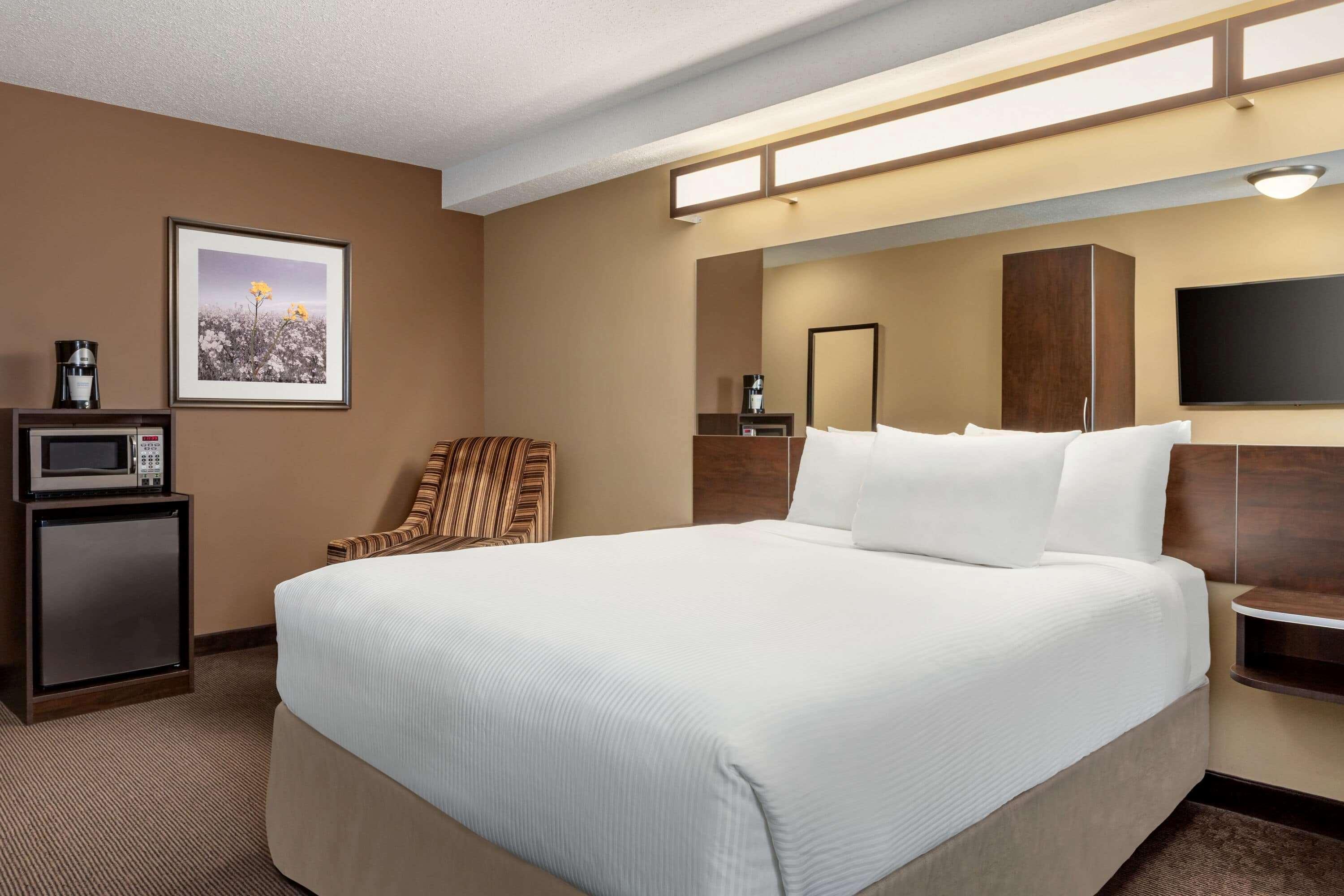Microtel Inn & Suites By Wyndham Estevan Экстерьер фото