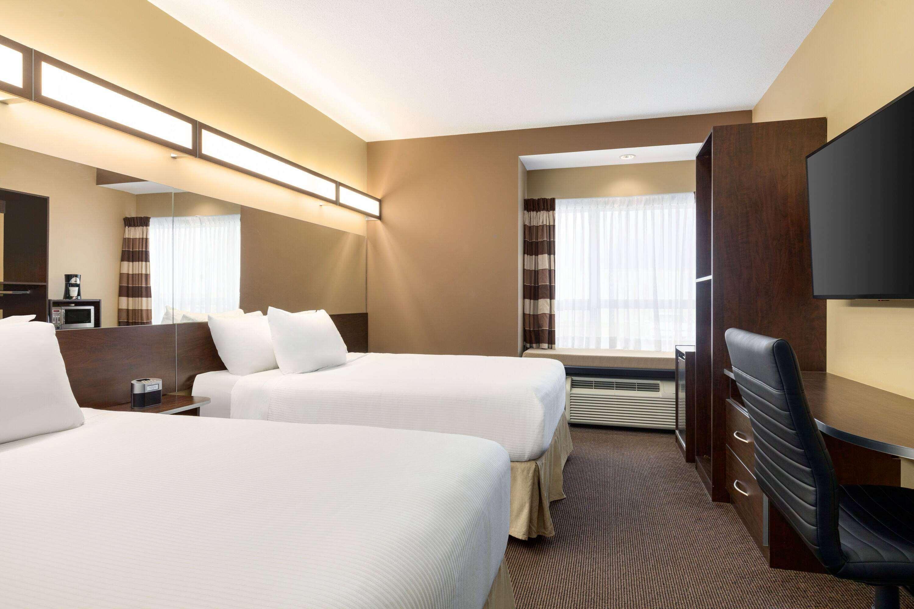 Microtel Inn & Suites By Wyndham Estevan Экстерьер фото