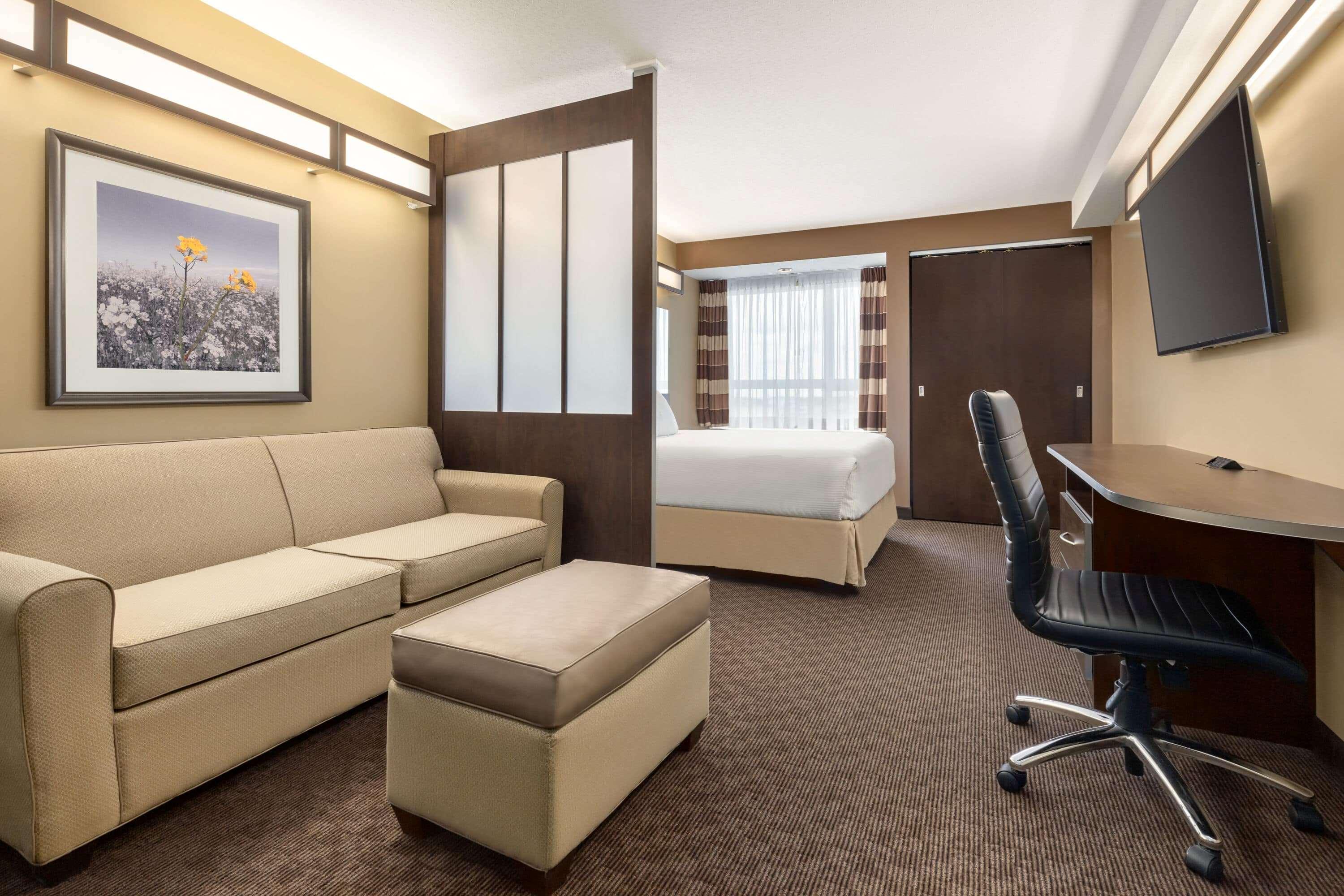 Microtel Inn & Suites By Wyndham Estevan Экстерьер фото