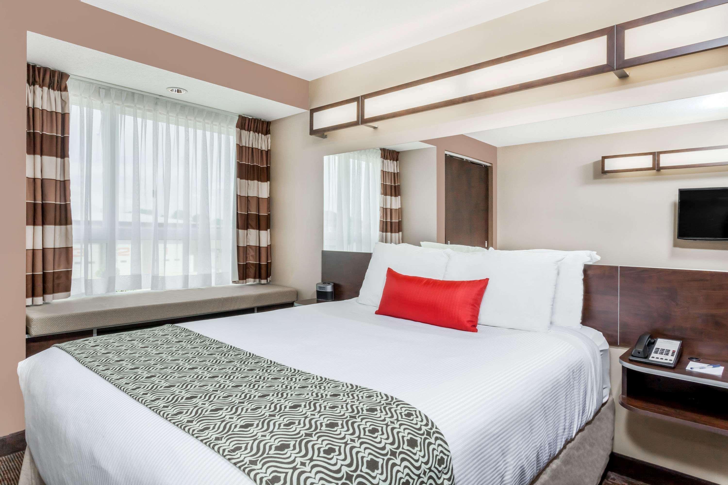 Microtel Inn & Suites By Wyndham Estevan Экстерьер фото