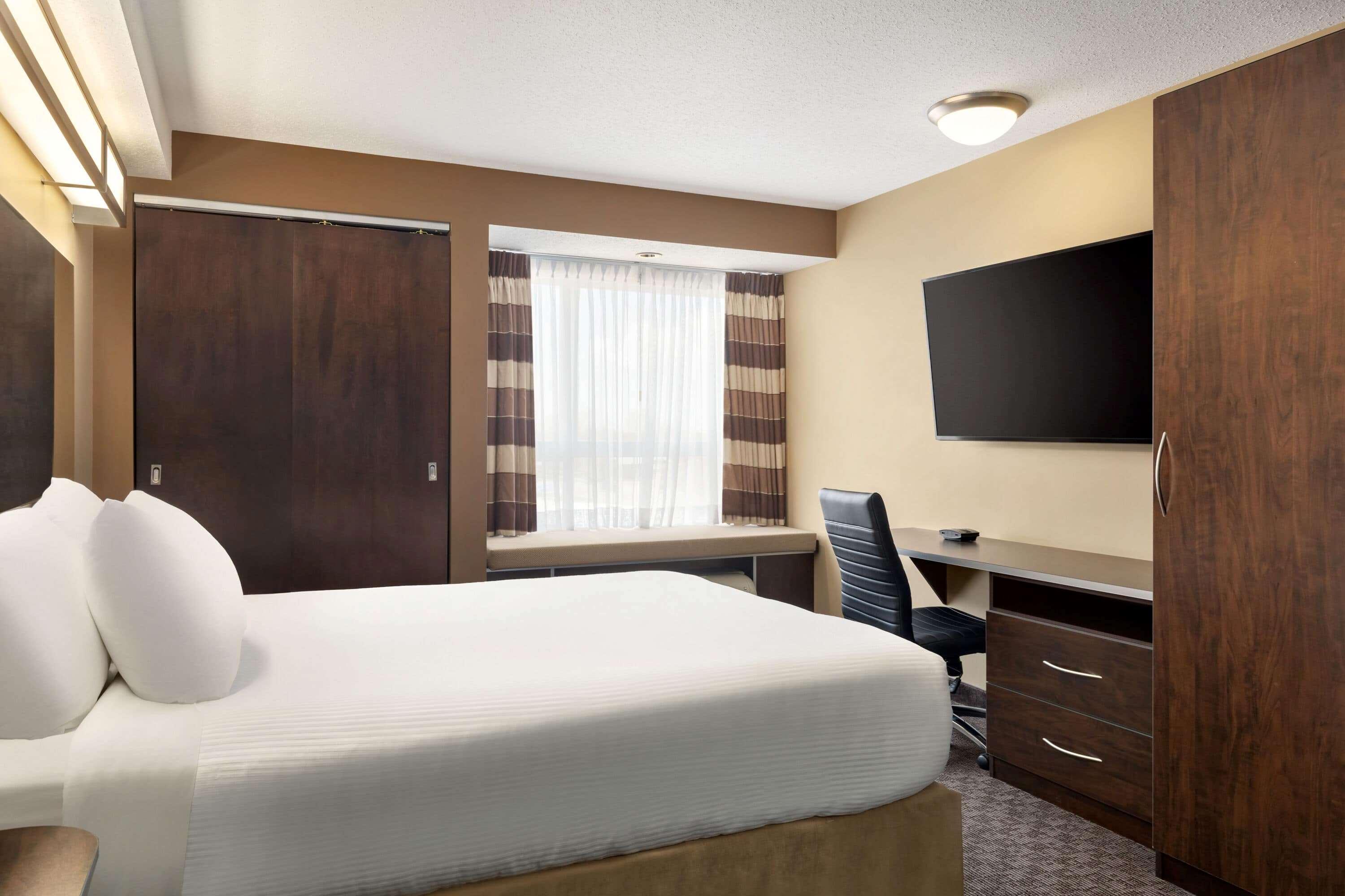 Microtel Inn & Suites By Wyndham Estevan Экстерьер фото