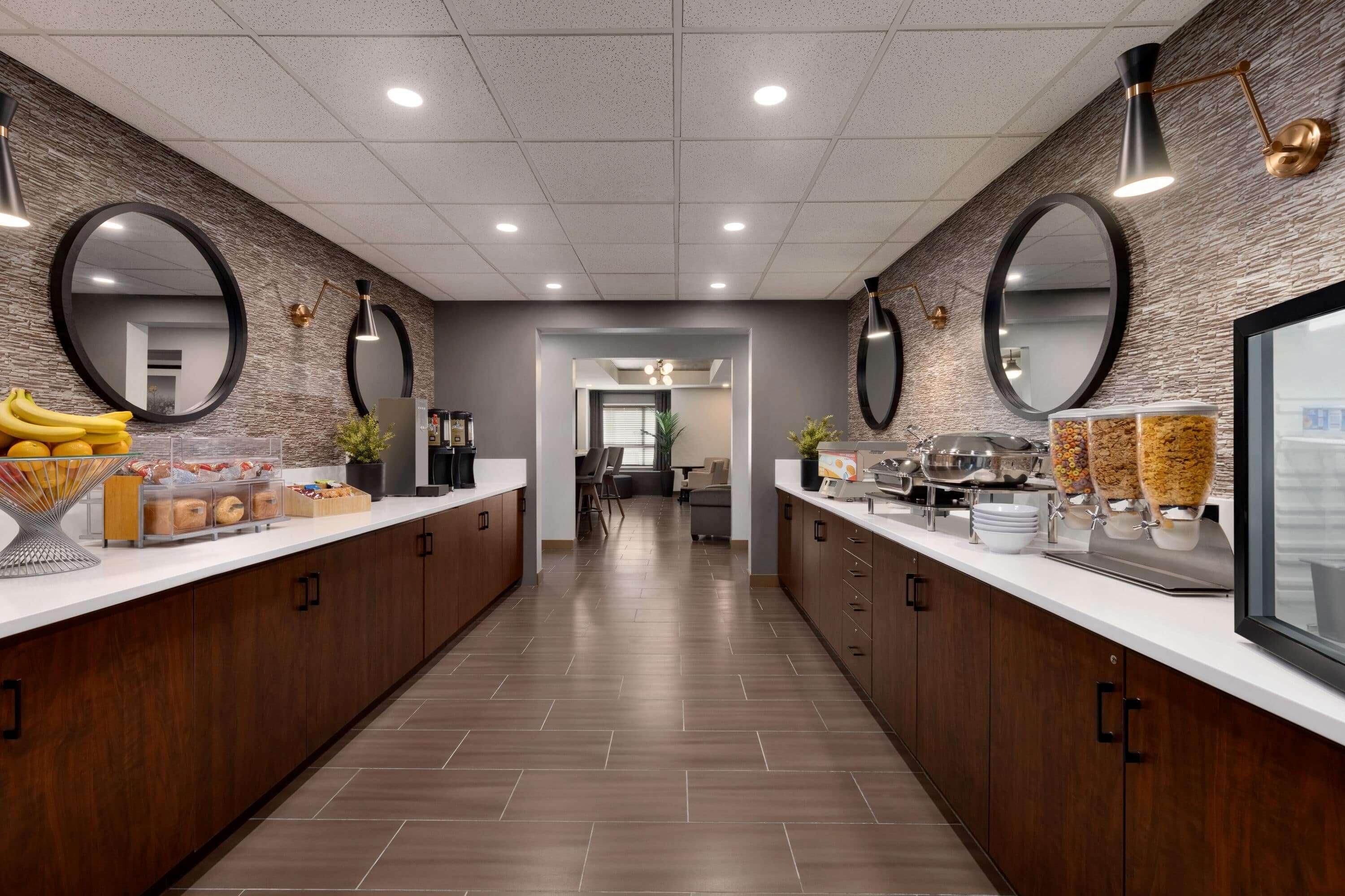 Microtel Inn & Suites By Wyndham Estevan Экстерьер фото