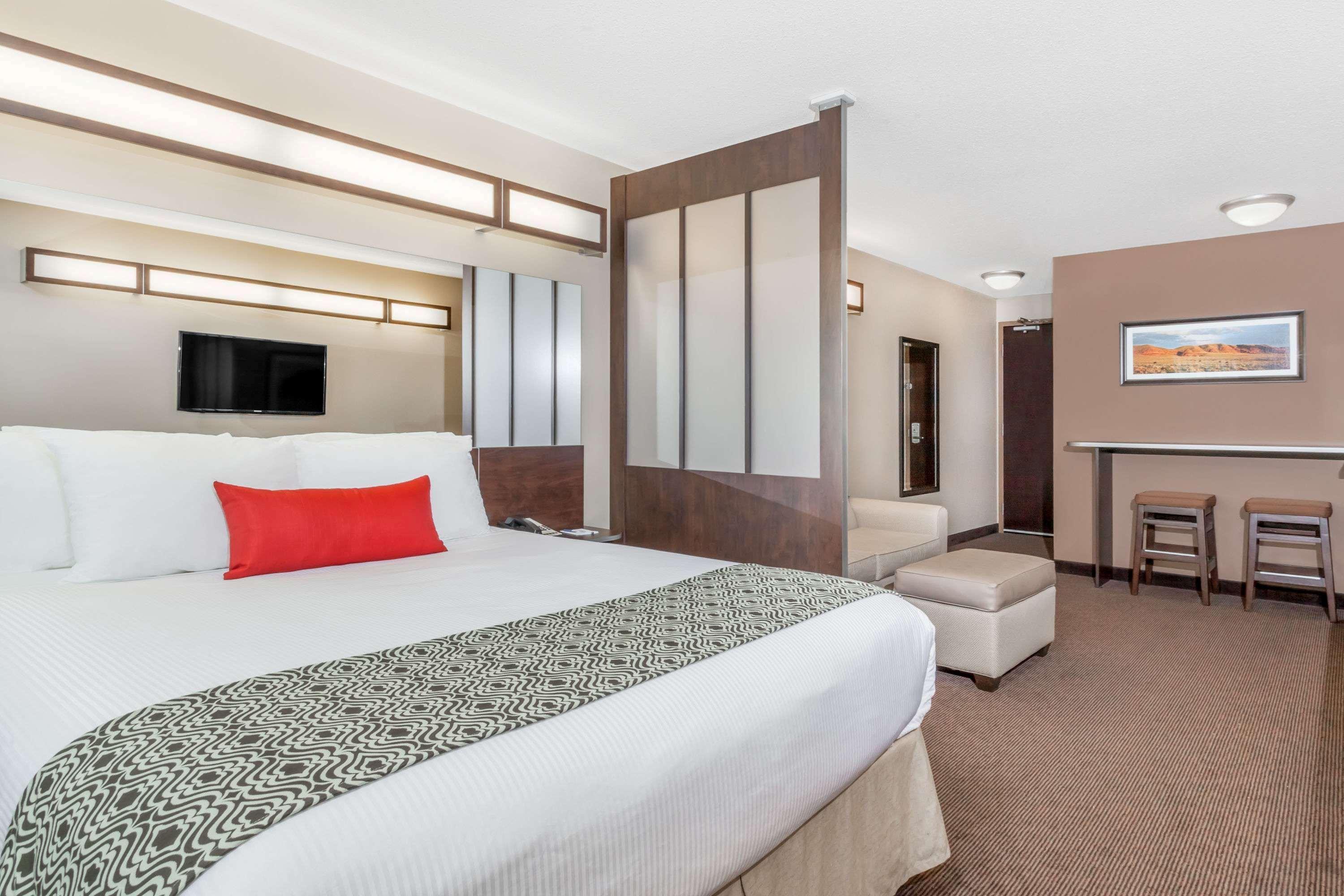 Microtel Inn & Suites By Wyndham Estevan Экстерьер фото