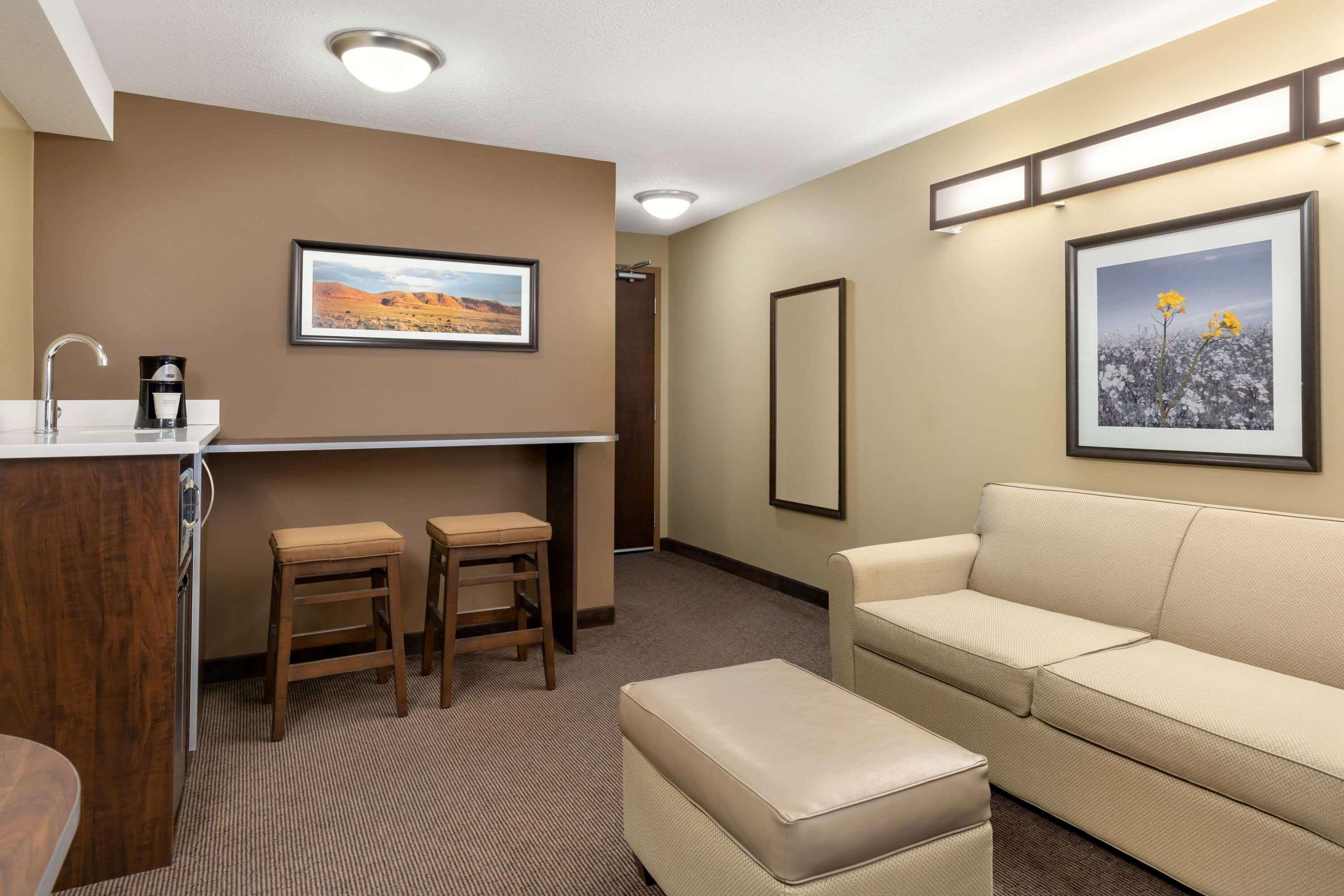 Microtel Inn & Suites By Wyndham Estevan Экстерьер фото