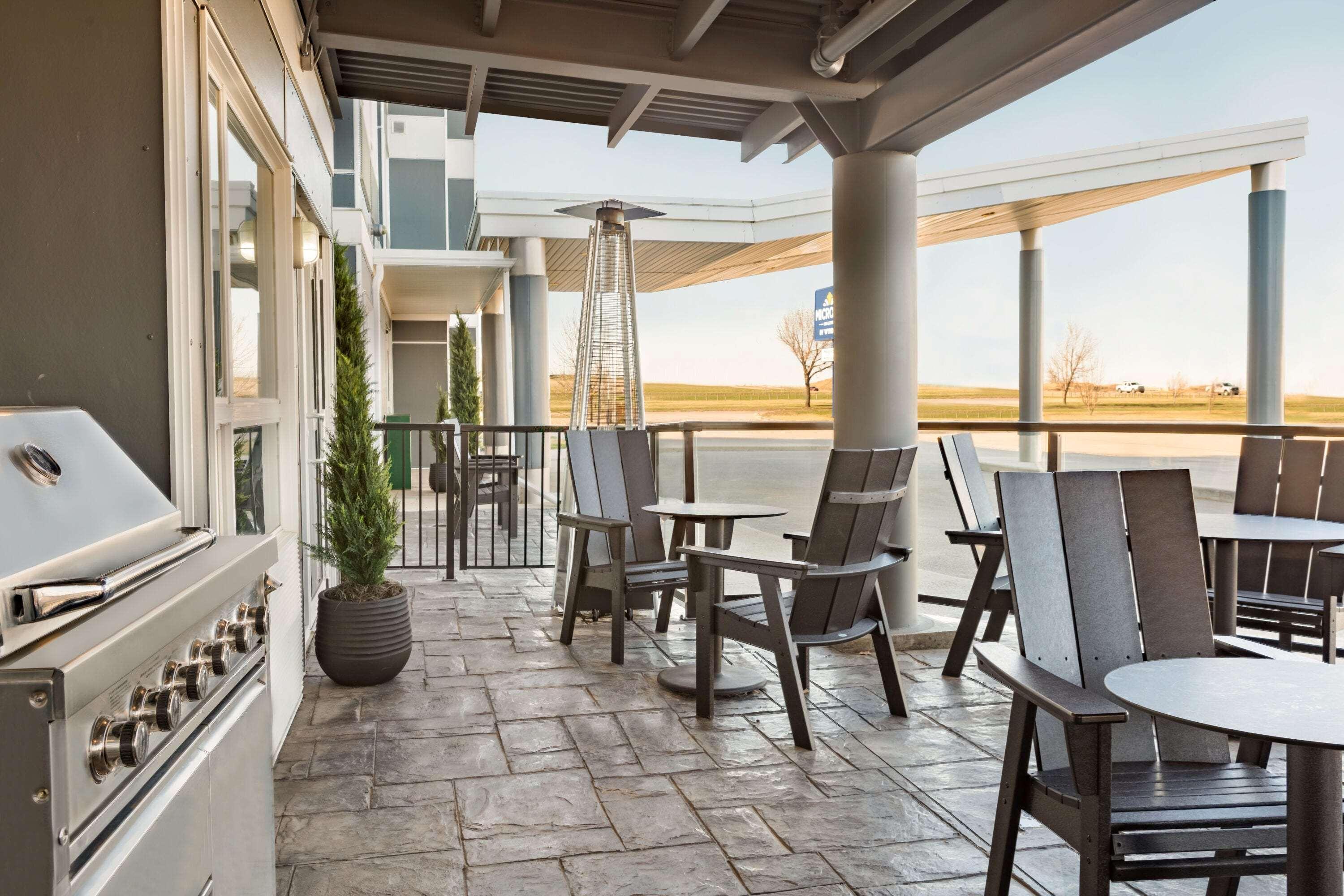 Microtel Inn & Suites By Wyndham Estevan Экстерьер фото