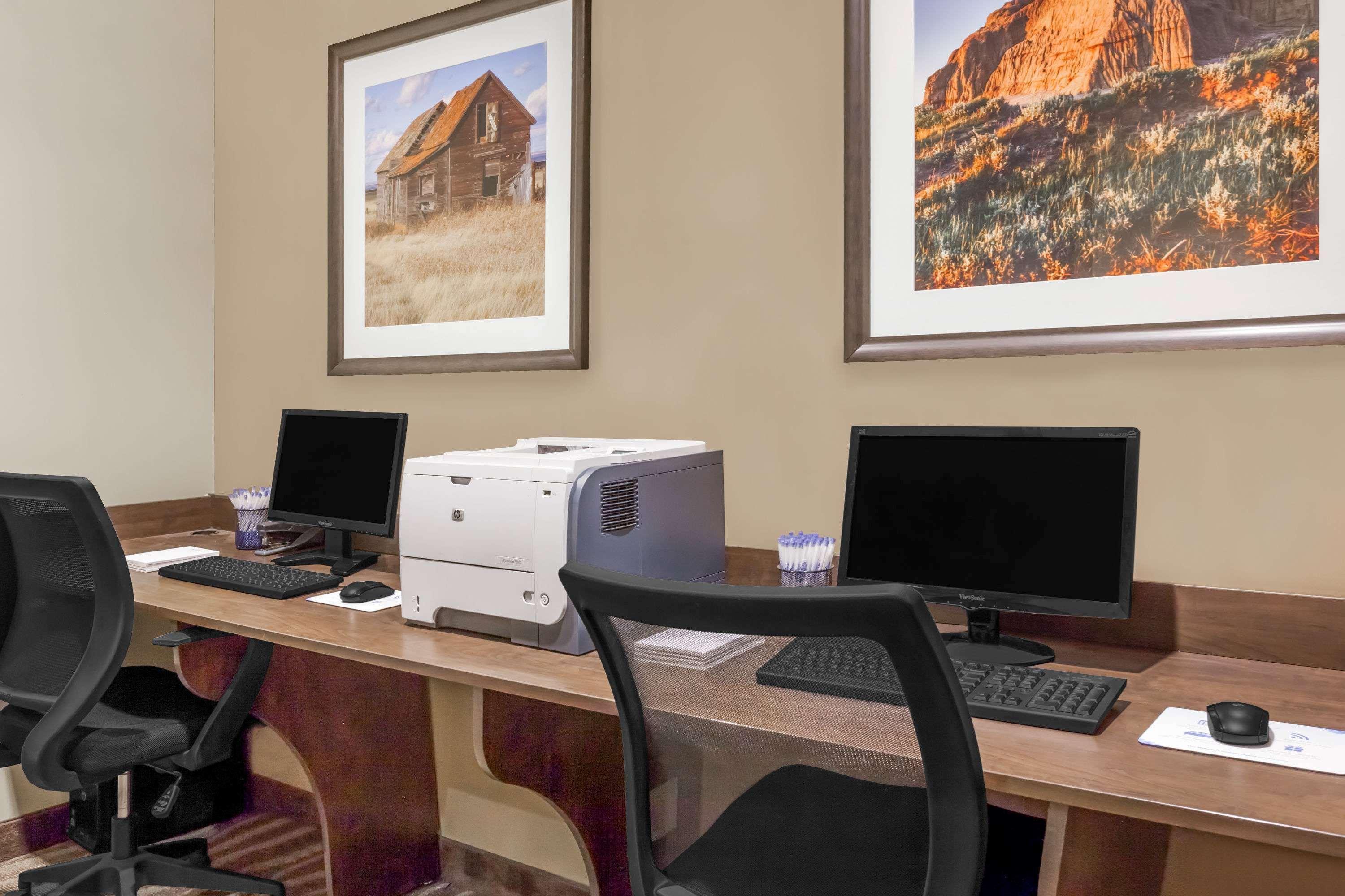 Microtel Inn & Suites By Wyndham Estevan Экстерьер фото