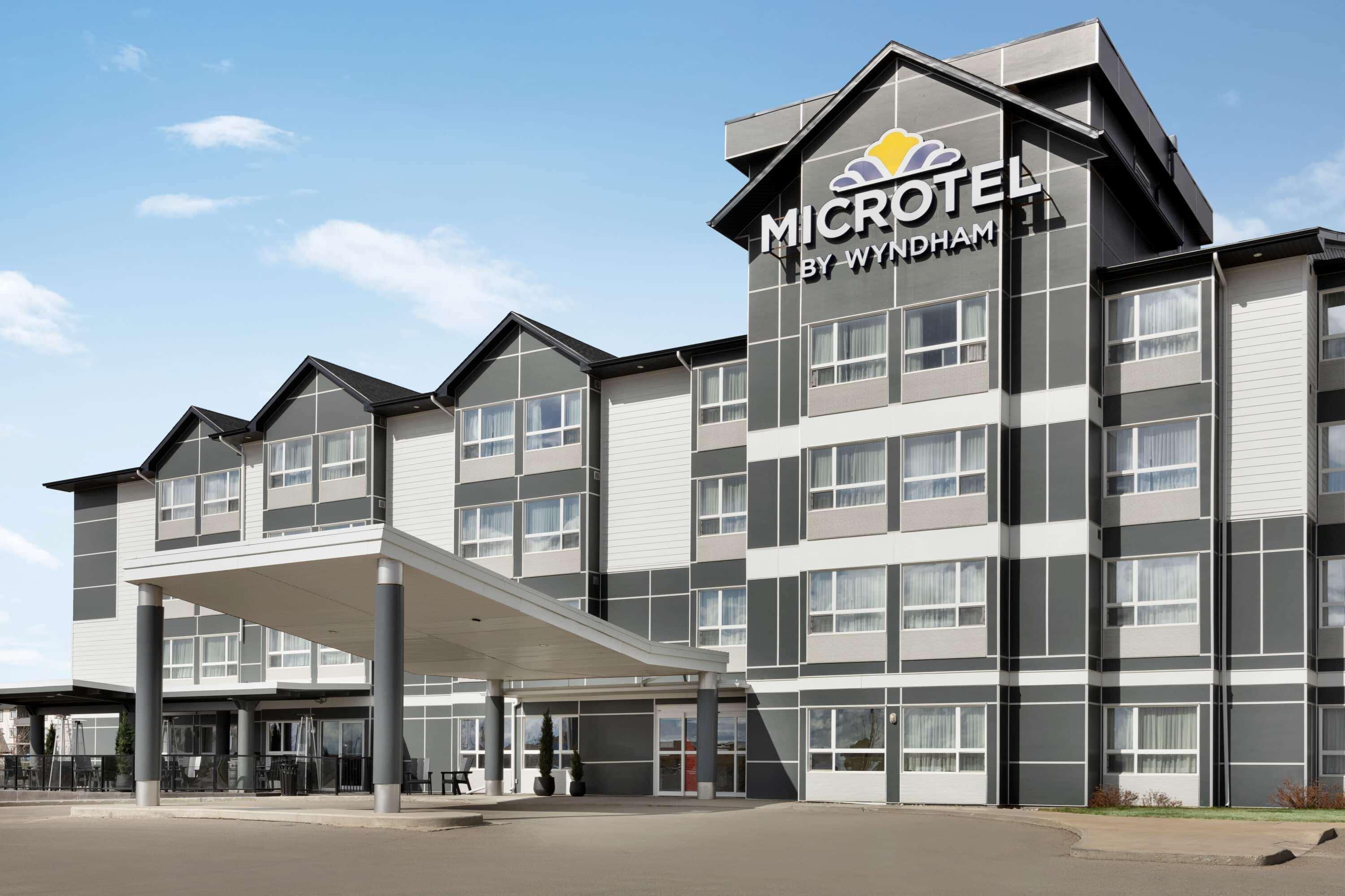 Microtel Inn & Suites By Wyndham Estevan Экстерьер фото