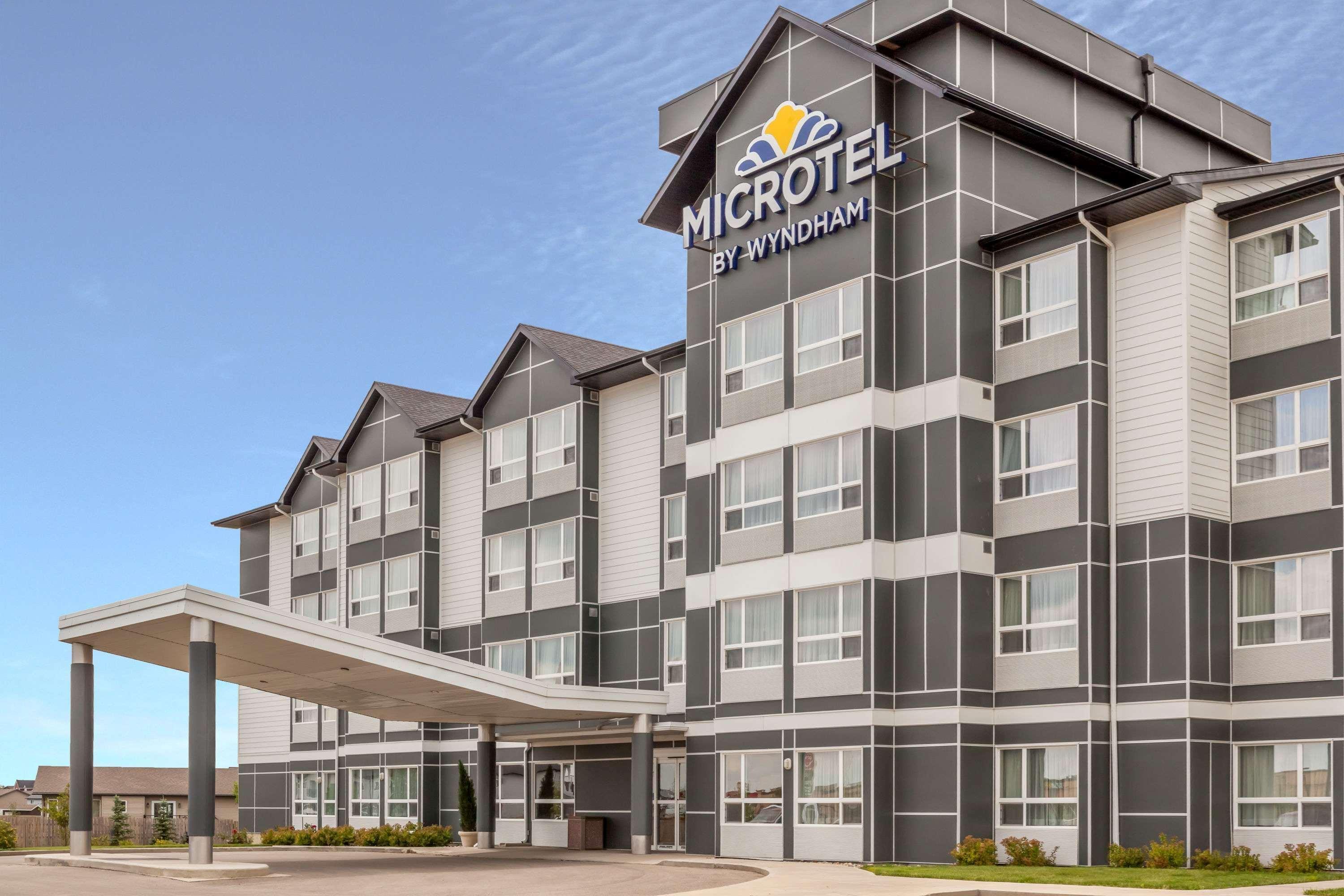Microtel Inn & Suites By Wyndham Estevan Экстерьер фото