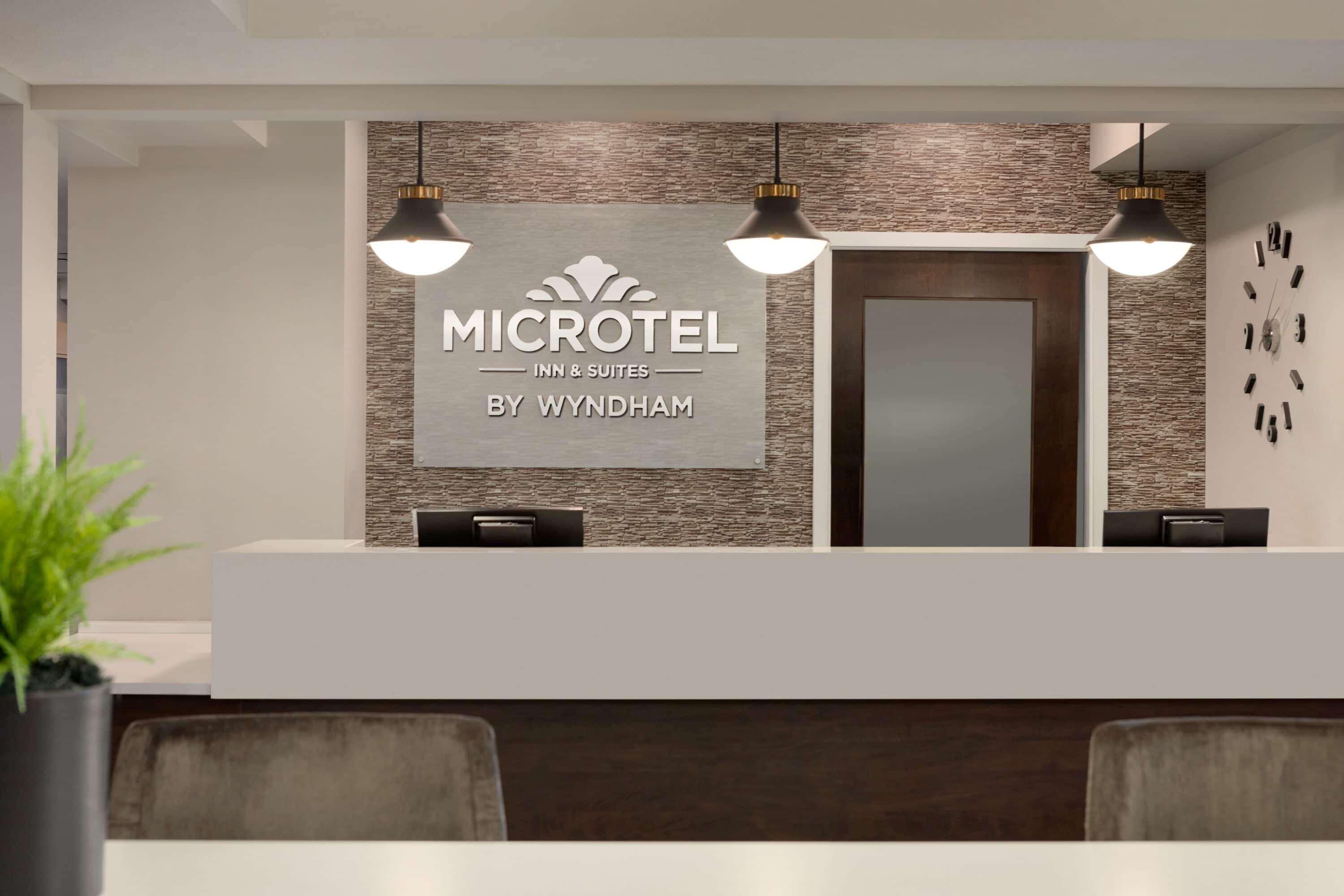 Microtel Inn & Suites By Wyndham Estevan Экстерьер фото