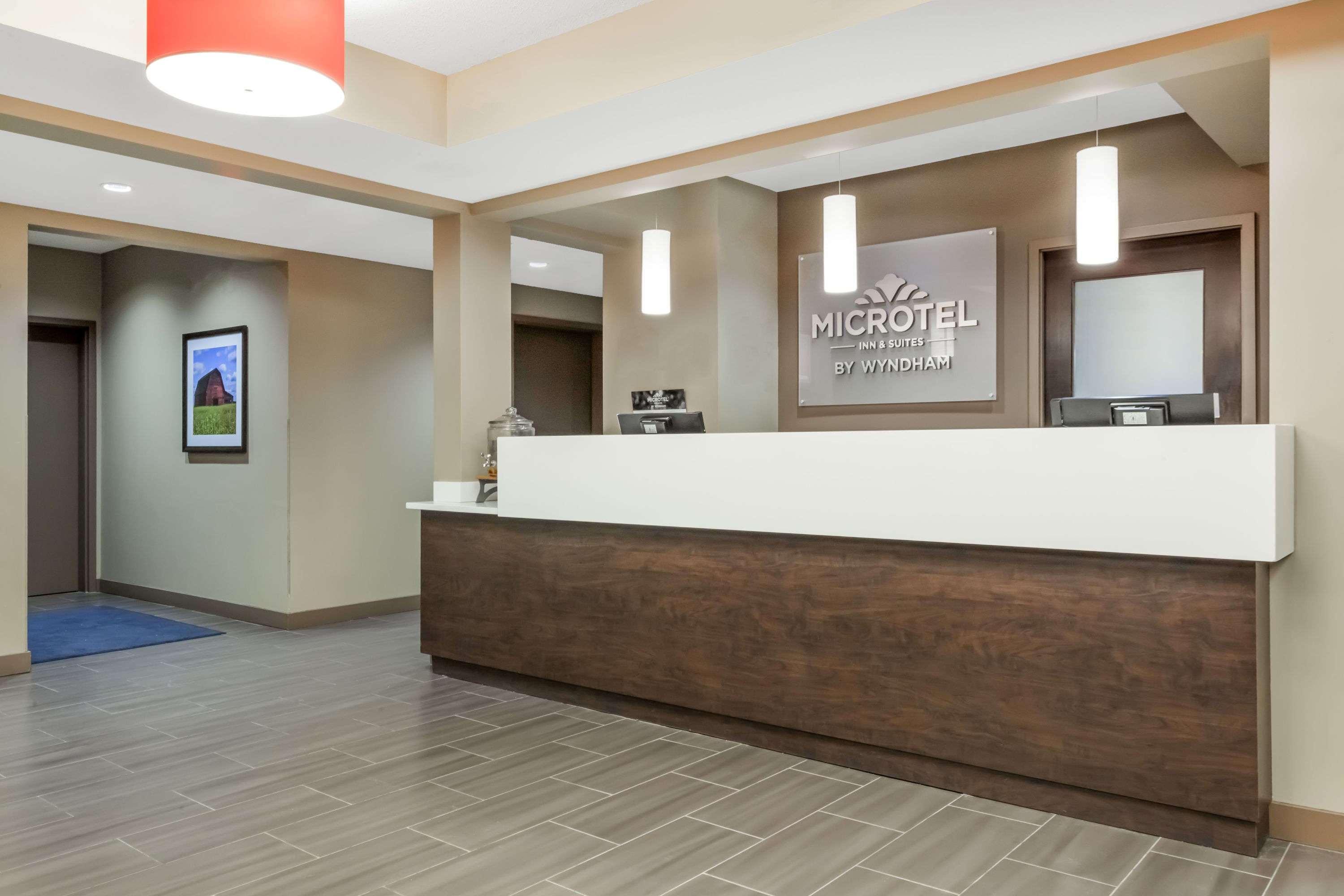 Microtel Inn & Suites By Wyndham Estevan Экстерьер фото